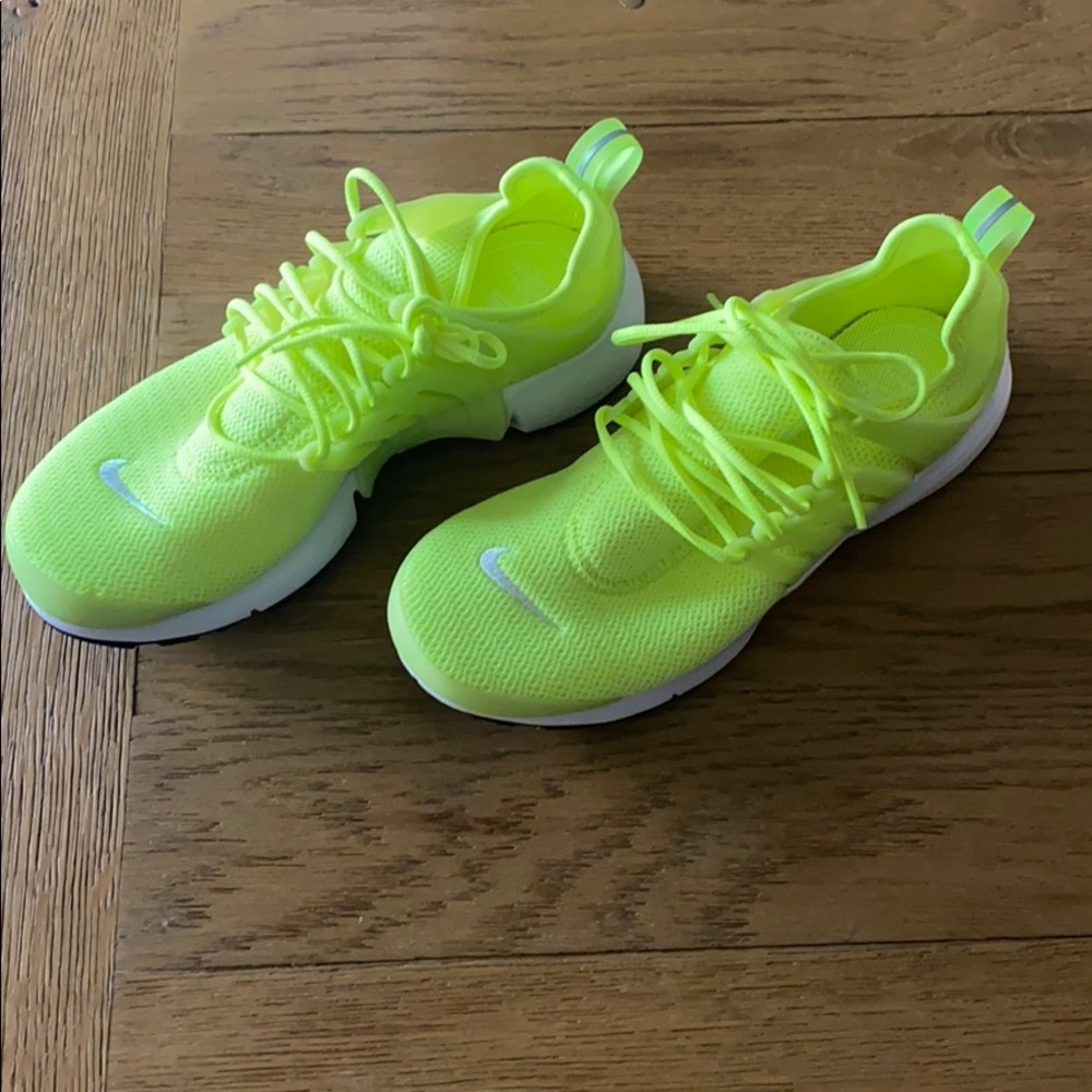 NEW Nike air sneakers